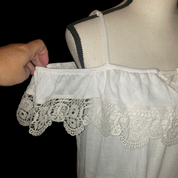 NEW NB Cold-Shoulder Top - Picture 4 of 9